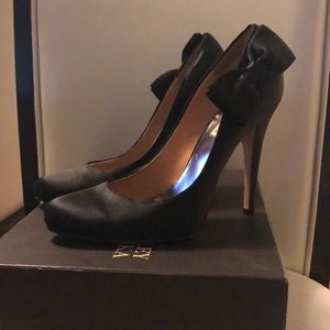 BADGLEY MISCHKA black satin shoes with bow